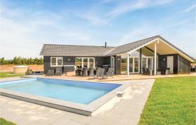 Amazing home in Vggerlse with WiFi, Outdoor swimming pool and Heated swimming pool