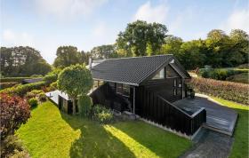 Stunning home in Sjlund with Jacuzzi and 3 Bedrooms