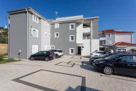 Apartments Crnekovic 8A