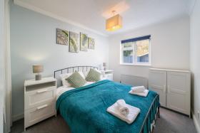 Crawley 1-Bedroom Pet Friendly Apartment