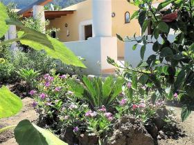 Casa Il Girasole, panoramica e a pochi passi dal centro di Malfa