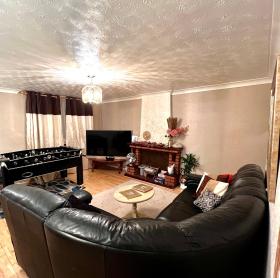Stunning 3-Bed House in Enfield can sleep 10