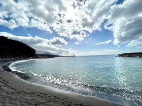 Apartamento con Wifi acceso directo en la playa y vistas al mar