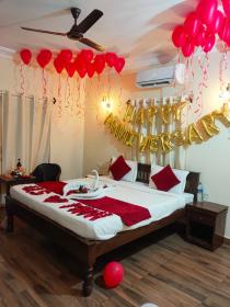 ROMEO'S NEAR THE SEA