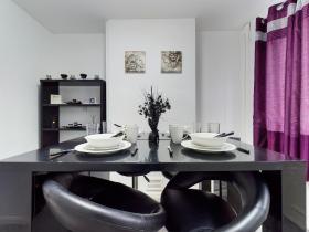 Lovely! 2-Bed House Located in Soke - on - Trent