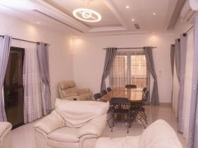 APPARTEMENT MEUBLÉ AU 2E ETAGE