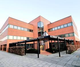 Beautiful 2-Bed Apartment in Milton Keynes