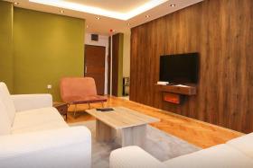 Cozy, 2 bedroom Apartment