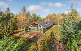 Stunning home in lbk with 3 Bedrooms and WiFi