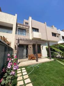 فيلا جميله في كمباوند اليجريا بيفرلي هيلز الشيخ زايد