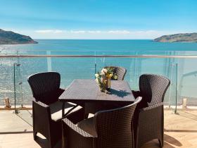 Luxury Beachfront 2BED/2BATH Condo Golden Zone Camino Al Mar