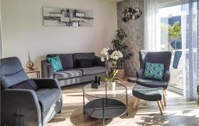 Beautiful home in Milizac with 3 Bedrooms and WiFi