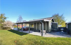 Three-Bedroom Holiday home with a Fireplace in Rødby