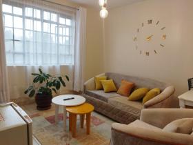 Beautifully lit 1-bedroom home with free parking.