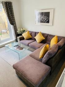 Arma Short Stays 122 - Spacious 3 Bed Oxford House Sleeps 6 - FREE PARKNG For 2 Vehicles - Large Garden