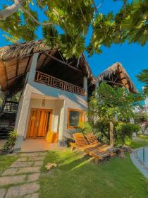 Lang Ca voi (The Whales Village)