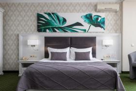 Sonata Hotel & Restaurant "готель Соната"