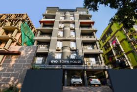 Super OYO Townhouse 404 Vidya Vihar