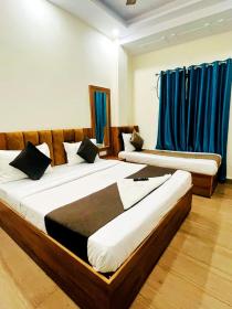 Raj Guest House - Hotel Near Railway Station