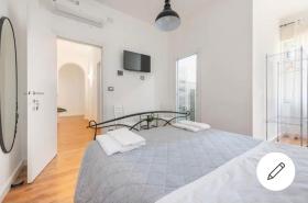 ES - Essential Solution & Emotion Stories (locazione turistica)