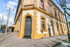 Charming Colonial 3BR Apartment In a Amazing Location! BBQ, WIFI & Outdoor Area