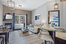 Instant Suites- Charming Unit in Canmore with Free Parking