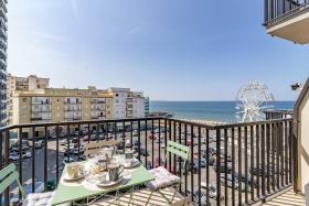 Bedo House Beach Front - Happy Rentals