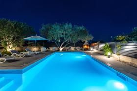 CROWONDER Sun Dance Apartments with Heated Swimming Pool Seaview and Garden