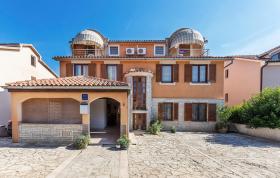 Apartments with a parking space Fazana - 13742