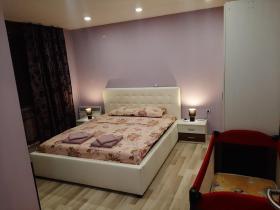 къща за гости Градина