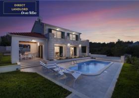 Family Villa Makarac with private pool near the sea