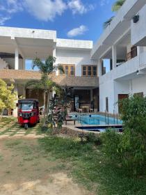 Eagle Safari Family Bungalow