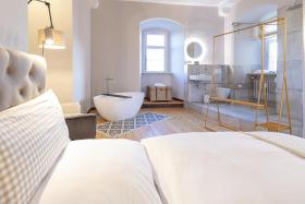 Ein Schlossturm besticht mit spektakulären Ausblicken ins Jagsttal und behaglichen Innenräumen