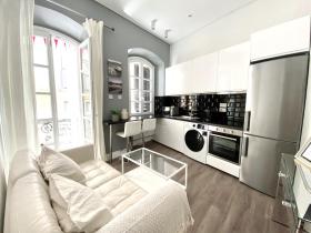 Fabulous City Centre One Bedroom Mayfair Apartment - Grand Central House