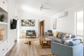 Golden Sands - Pet Friendly - 2 Mins Walk to Beach