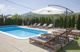 Holiday Home EB with Heated Pool