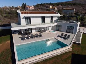 Villa Lea with sea view only 1.5 km from the beach