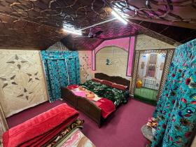 Houseboat Young Balmoral Castle