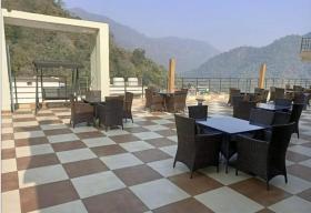 Holiday Home 1BHK HillView Apartment Wifi OTT Content Kitchn Lift