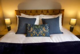 Spacious and modern 3 beds house with parking