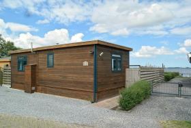 Lakeview 4 pers Holiday home Aurora with fenced garden, Whirlpool