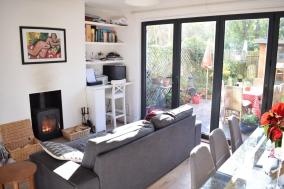 Modern 3 Bedroom Apartment in Brixton