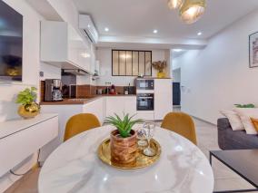 Chic & Cosy appartment in hyper center, PARKING free & air conditioned & wifi