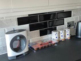 Bright, Spacious, modern Interior Decor 2 bedrooms Apartment with amazing views