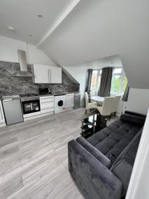 Lovely 2 Bedroom Flat with Roof Terrace in London NW6