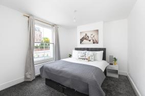 Skyvillion - 2 Bed Cottage in Finchley- 2 Mins walk to East Finchley tube station