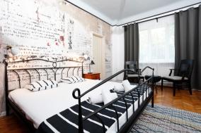 Traditional modern 3 bedroom apartment in center