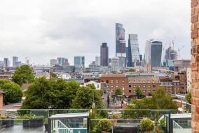 Top floor penthouse flat with amazing city view