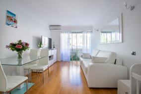 Sunny studio with balcony and AC near the Sea