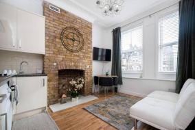 Flat in south west London 1 min to the station